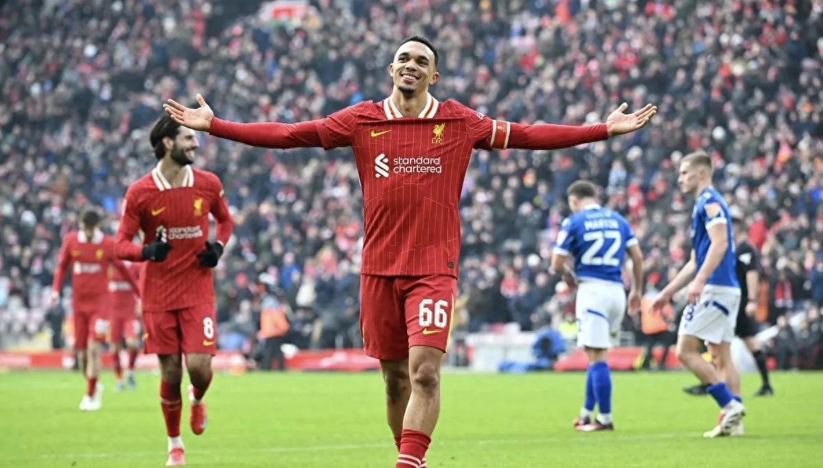 包含利物浦主场取胜，继续保持追赶势头的词条