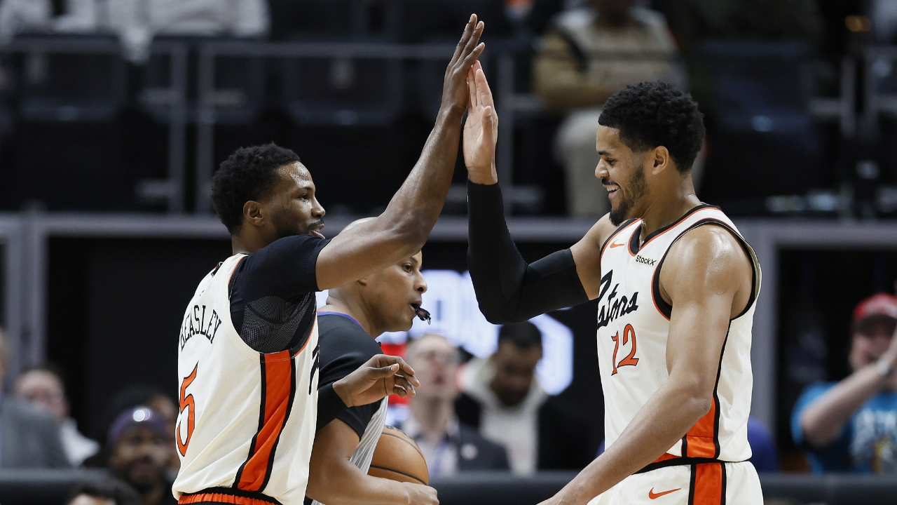 76人轻取活塞，霍福德贡献双双