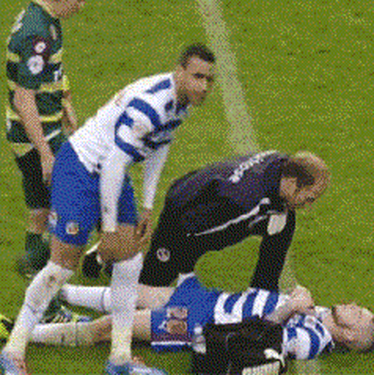 足球狂欢!赛场上精彩绝伦,球迷尽享激动时刻 足球狂欢!赛场上精彩绝伦,球迷尽享激动时刻