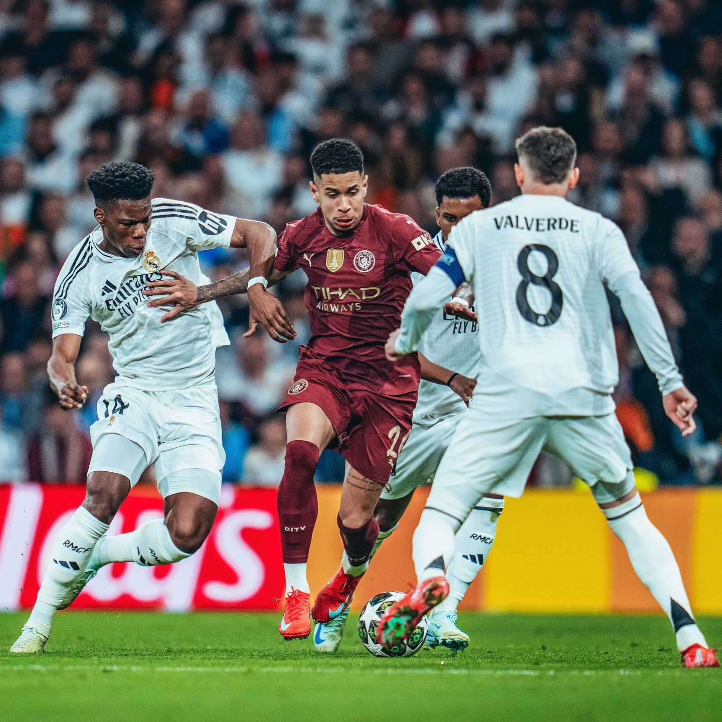 包含曼城凭借进攻火力获胜，榜首位置不可撼动的词条