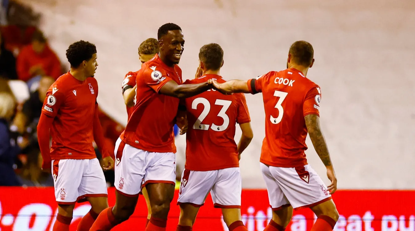 爱游戏在线登录-包含英超战局激烈，前四名球队士气高昂争夺霸主的词条